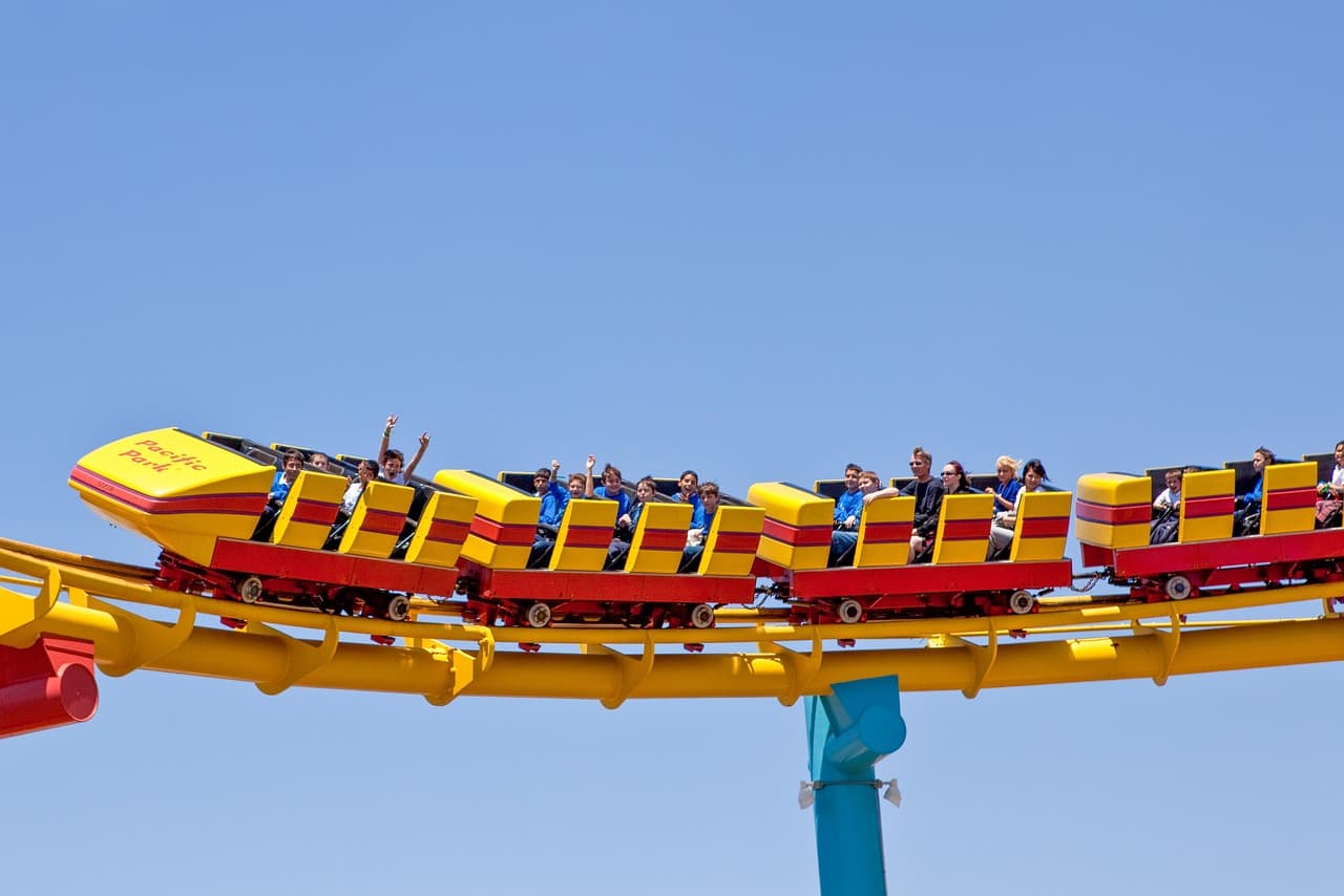 都内テーマパークのアトラクションスタッフ